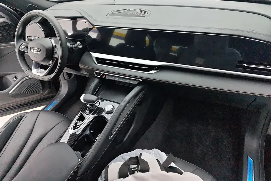 2024 Geely Monjaro 2.0T 218HP L4 7DCT,autocango,china used car exporter,china ev exporter,chinese used car exporter,chinese used ev exporter