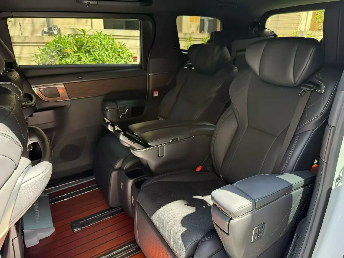 2024 Toyota Vellfire 2.5L 190HP L4 E-CVT Hybrid,autocango,china used car exporter,china ev exporter,chinese used car exporter,chinese used ev exporter