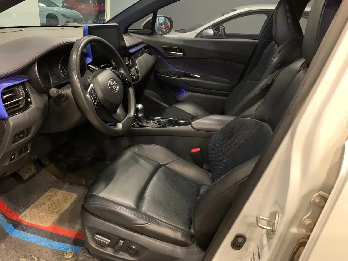 2020 Toyota C-HR 2.0L 171HP L4 CVT,autocango,china used car exporter,china ev exporter,chinese used car exporter,chinese used ev exporter