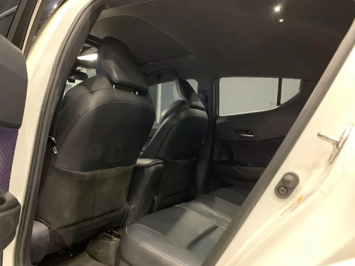 2020 Toyota C-HR 2.0L 171HP L4 CVT,autocango,china used car exporter,china ev exporter,chinese used car exporter,chinese used ev exporter