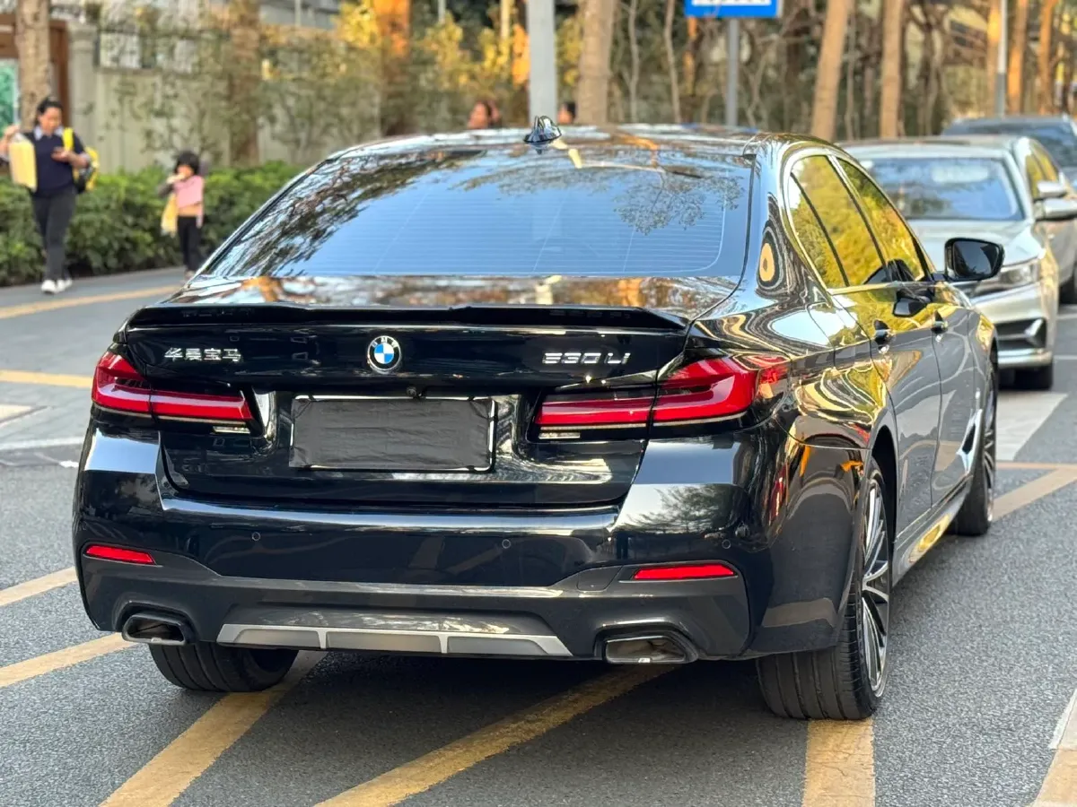 2023 BMW 5 Series 2.0T 245HP L4 8AT,autocango,china used car exporter,china ev exporter,chinese used car exporter,chinese used ev exporter