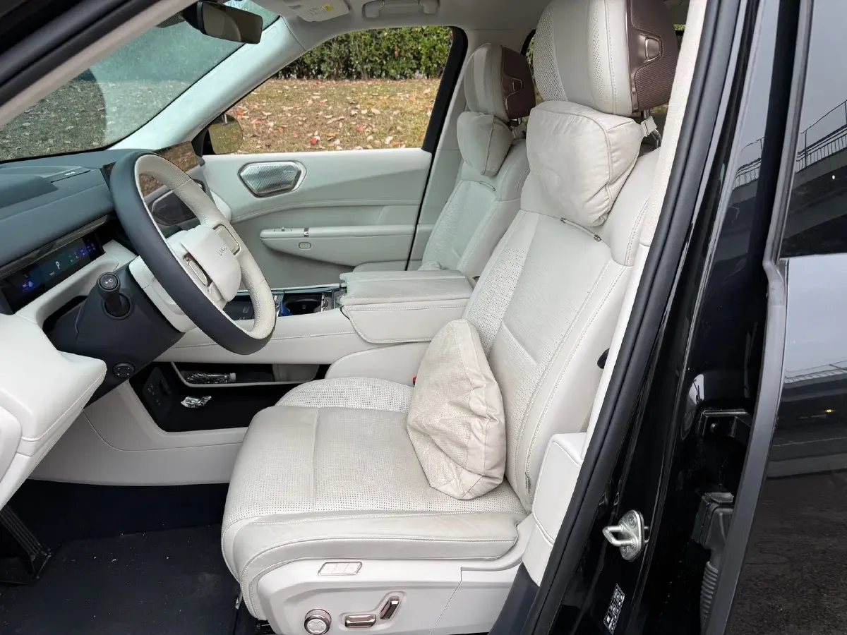 2025 LYNK&CO 900 2.0T 254HP L4 3DHT PHEV,autocango,china used car exporter,china ev exporter,chinese used car exporter,chinese used ev exporter