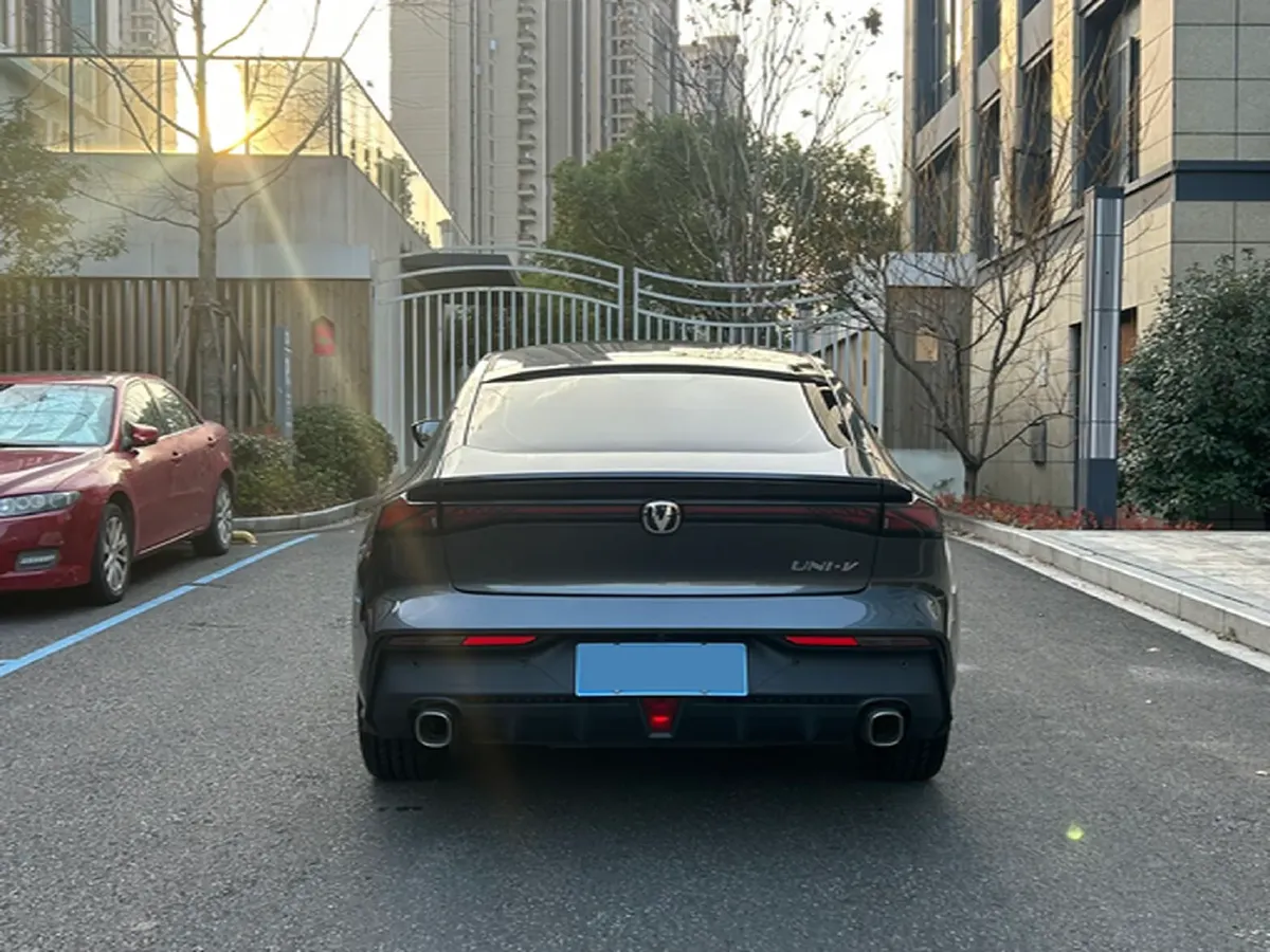 2023 ChangAn UNI-V 1.5T 188HP L4 7DCT,autocango,china used car exporter,china ev exporter,chinese used car exporter,chinese used ev exporter