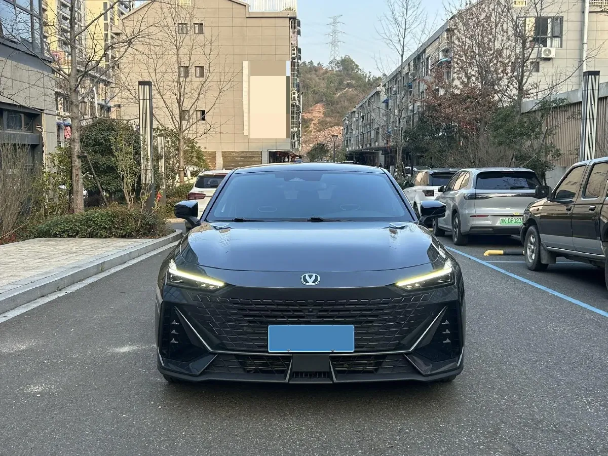 2023 ChangAn UNI-V 1.5T 188HP L4 7DCT,autocango,china used car exporter,china ev exporter,chinese used car exporter,chinese used ev exporter