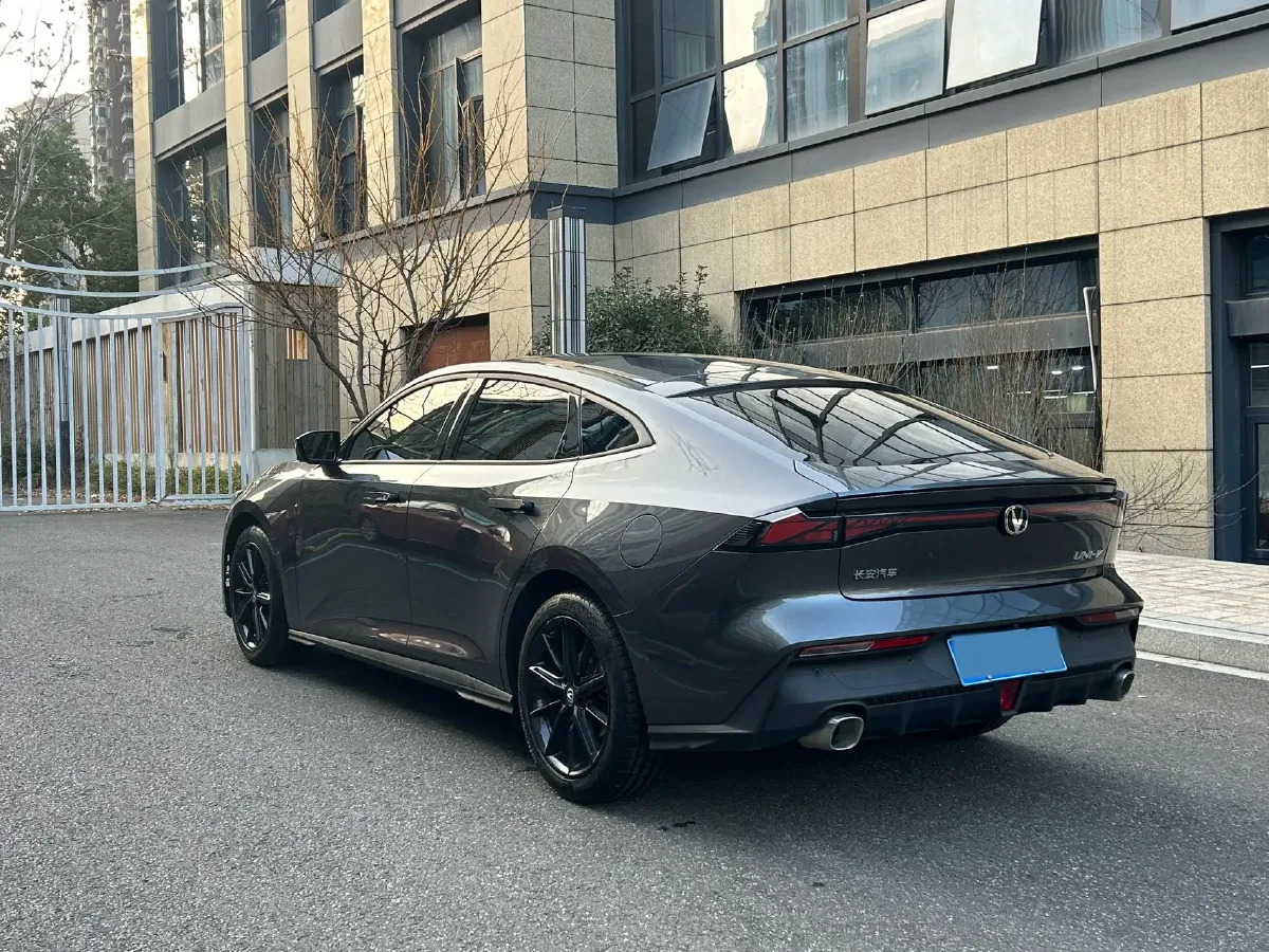 2023 ChangAn UNI-V 1.5T 188HP L4 7DCT,autocango,china used car exporter,china ev exporter,chinese used car exporter,chinese used ev exporter