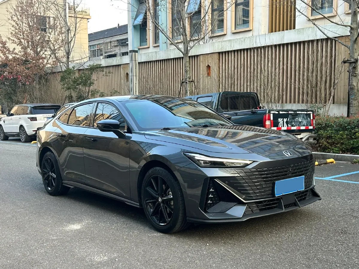 2023 ChangAn UNI-V 1.5T 188HP L4 7DCT,autocango,china used car exporter,china ev exporter,chinese used car exporter,chinese used ev exporter