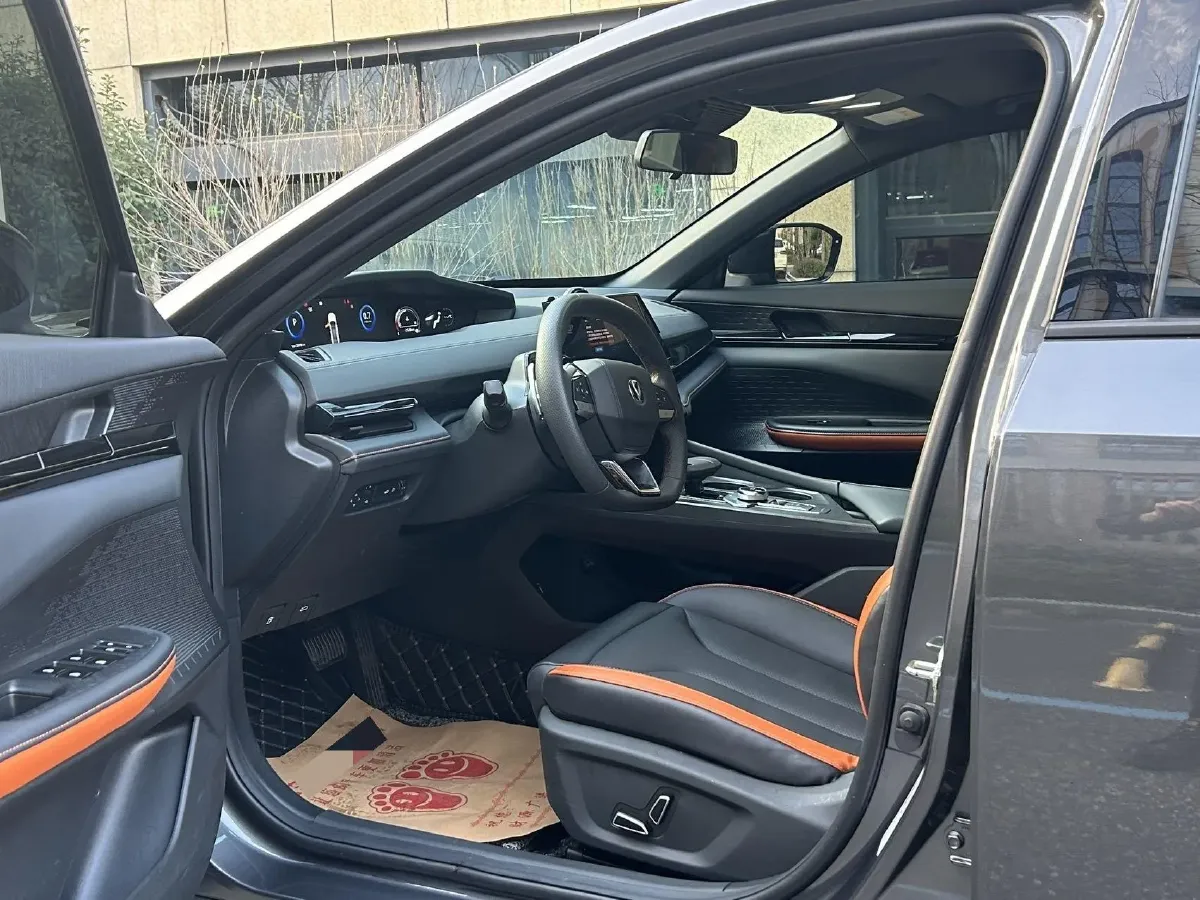 2023 ChangAn UNI-V 1.5T 188HP L4 7DCT,autocango,china used car exporter,china ev exporter,chinese used car exporter,chinese used ev exporter