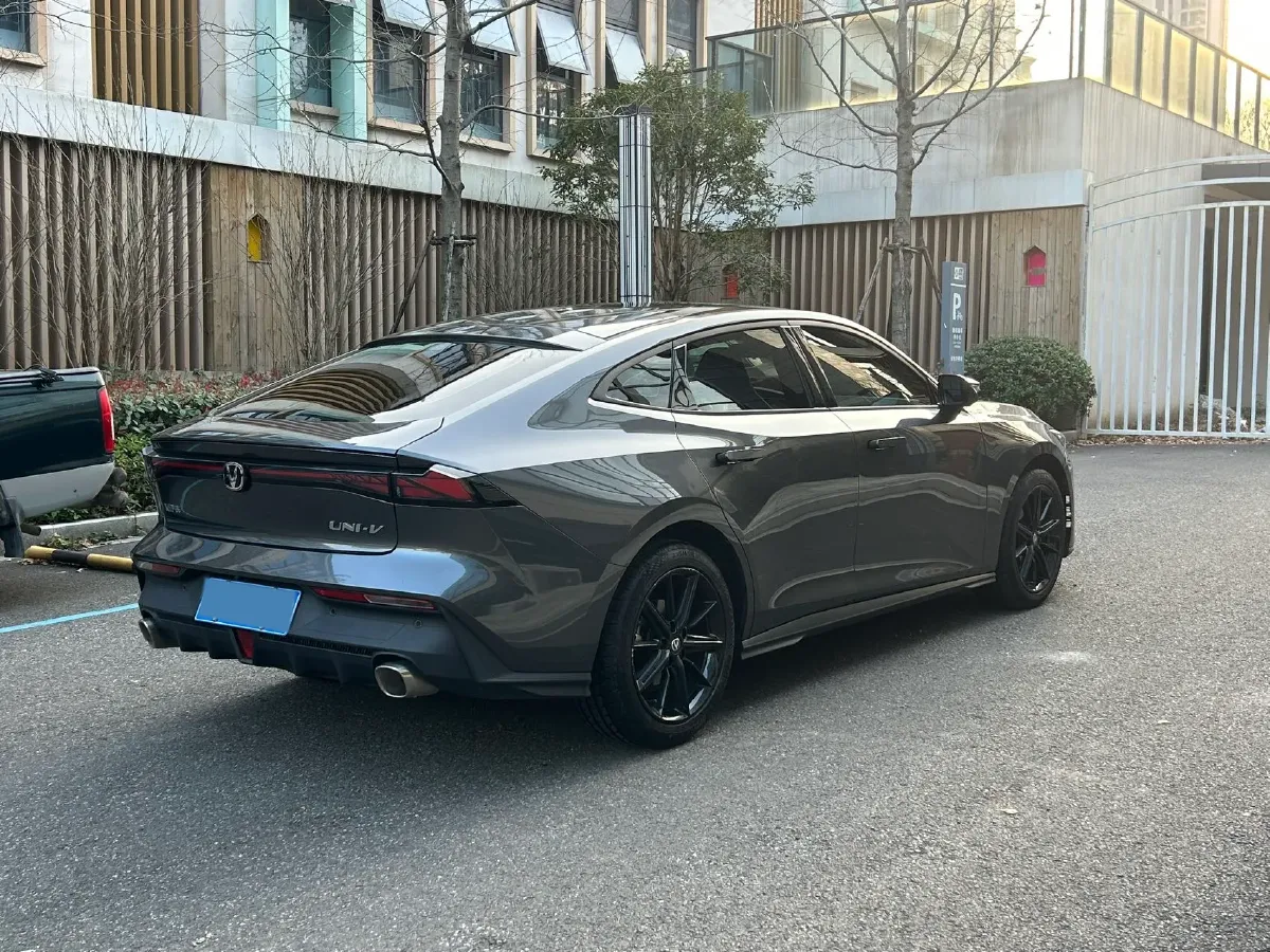 2023 ChangAn UNI-V 1.5T 188HP L4 7DCT,autocango,china used car exporter,china ev exporter,chinese used car exporter,chinese used ev exporter