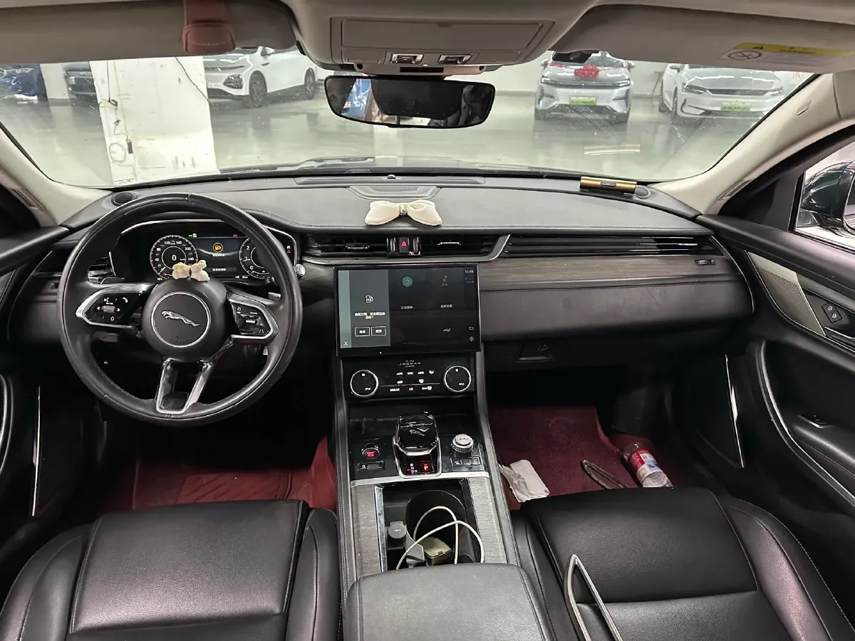 2022 Jaguar XFL 2.0T 200HP L4 8AT,autocango,china used car exporter,china ev exporter,chinese used car exporter,chinese used ev exporter