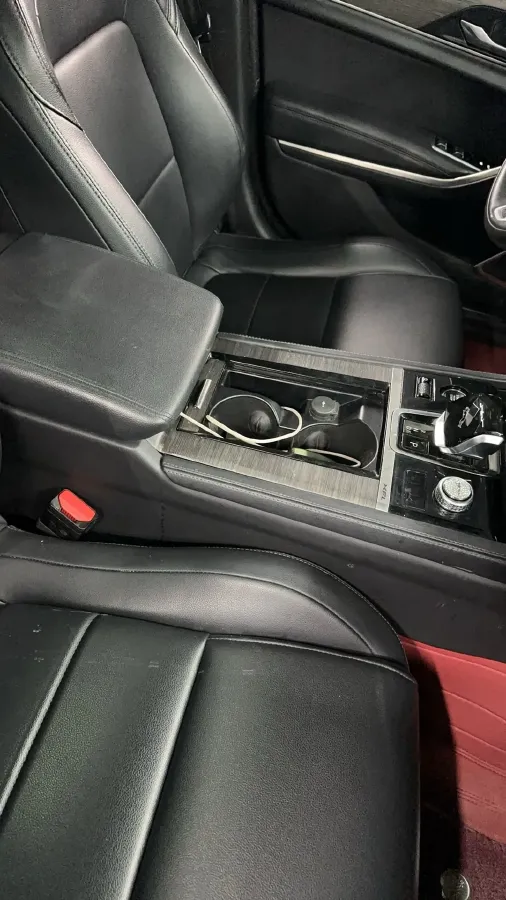 2022 Jaguar XFL 2.0T 200HP L4 8AT,autocango,china used car exporter,china ev exporter,chinese used car exporter,chinese used ev exporter