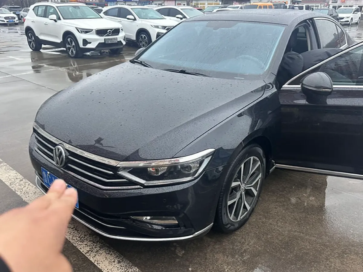 2020 Volkswagen Magotan 2.0T 186HP L4 7DCT,autocango,china used car exporter,china ev exporter,chinese used car exporter,chinese used ev exporter