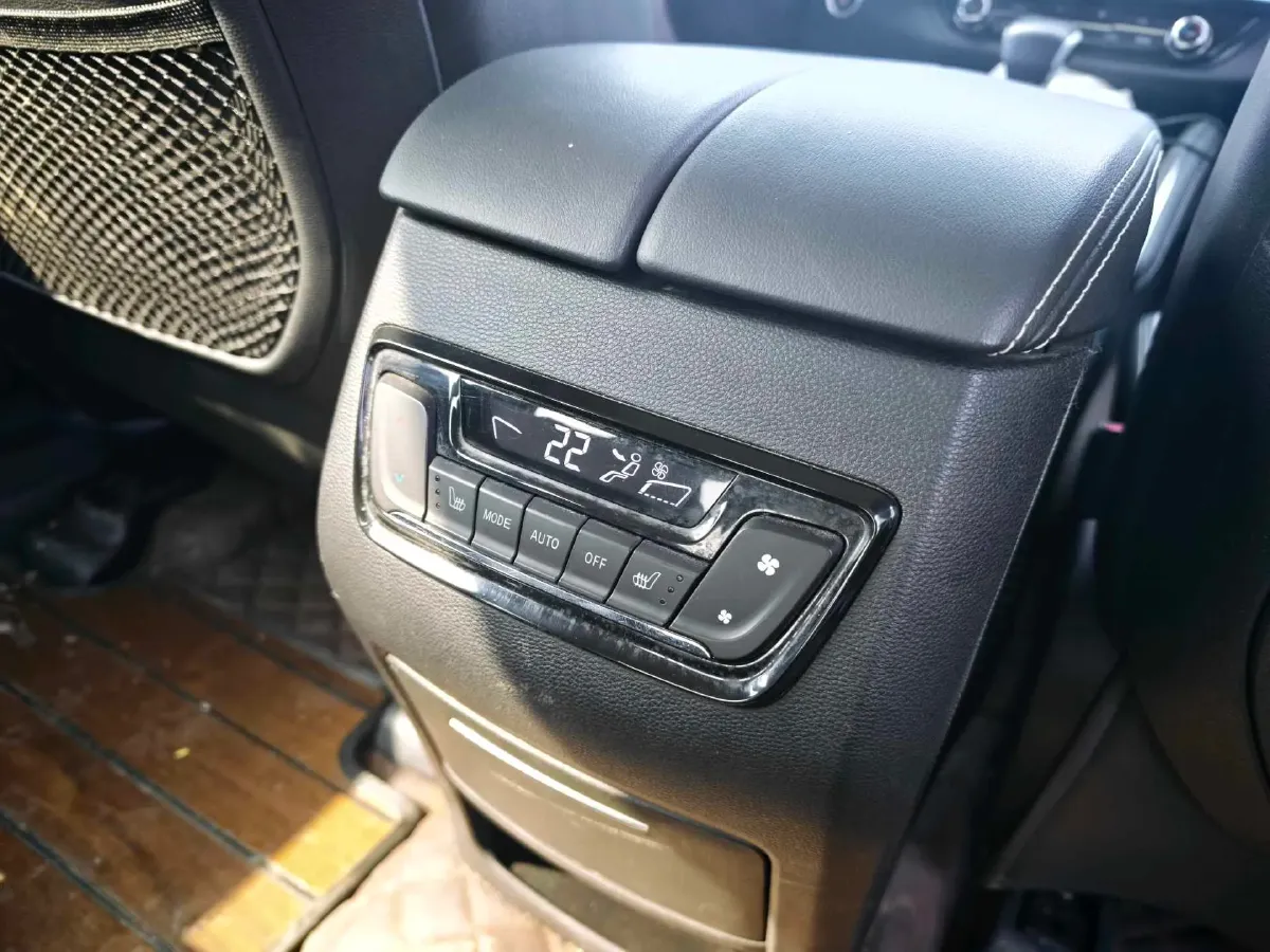 2017 MAXUS D90 2.0T 224HP L4 6AT,autocango,china used car exporter,china ev exporter,chinese used car exporter,chinese used ev exporter