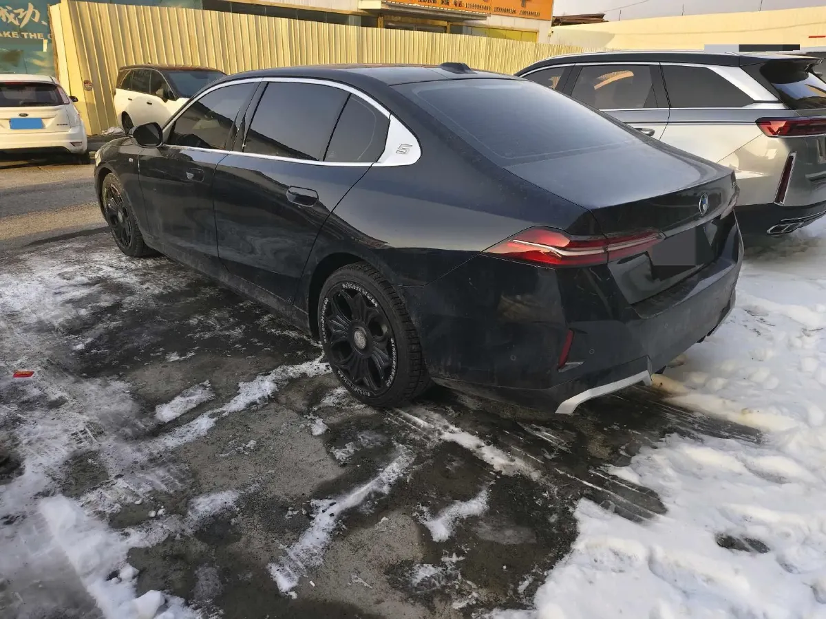 2024 BMW 5 Series 2.0T 258HP L4 8AT,autocango,china used car exporter,china ev exporter,chinese used car exporter,chinese used ev exporter