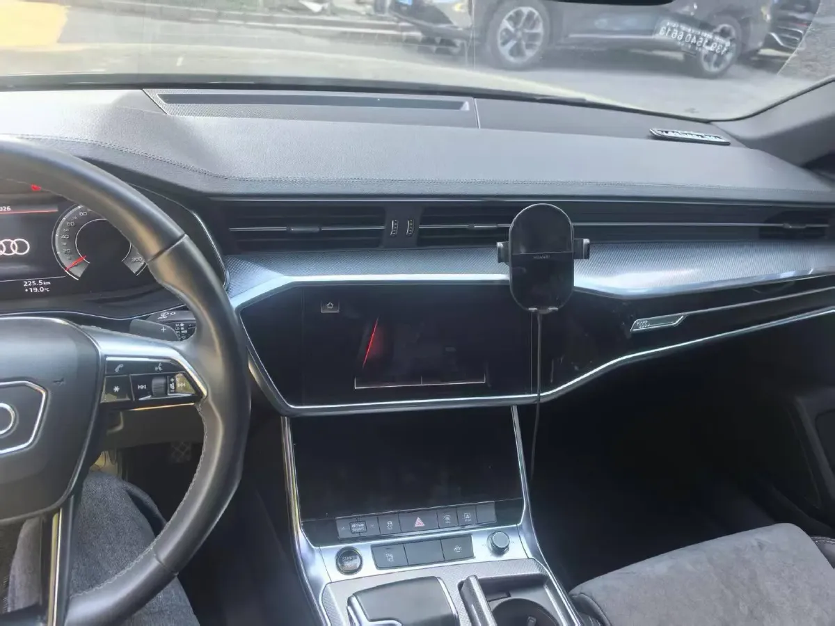 2021 Audi A6L 2.0T 224HP L4 7DCT,autocango,china used car exporter,china ev exporter,chinese used car exporter,chinese used ev exporter