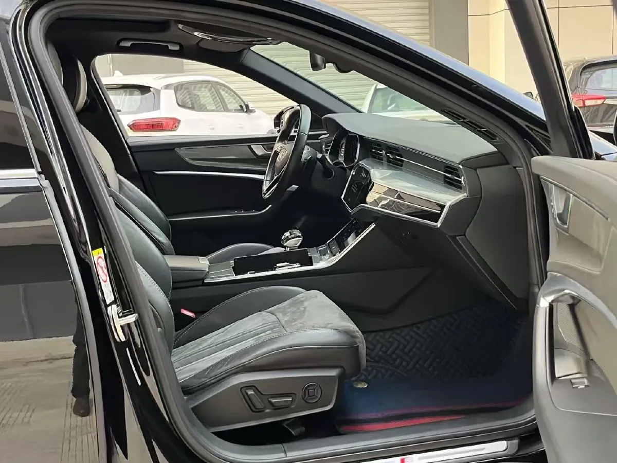 2021 Audi A6L 2.0T 224HP L4 7DCT,autocango,china used car exporter,china ev exporter,chinese used car exporter,chinese used ev exporter