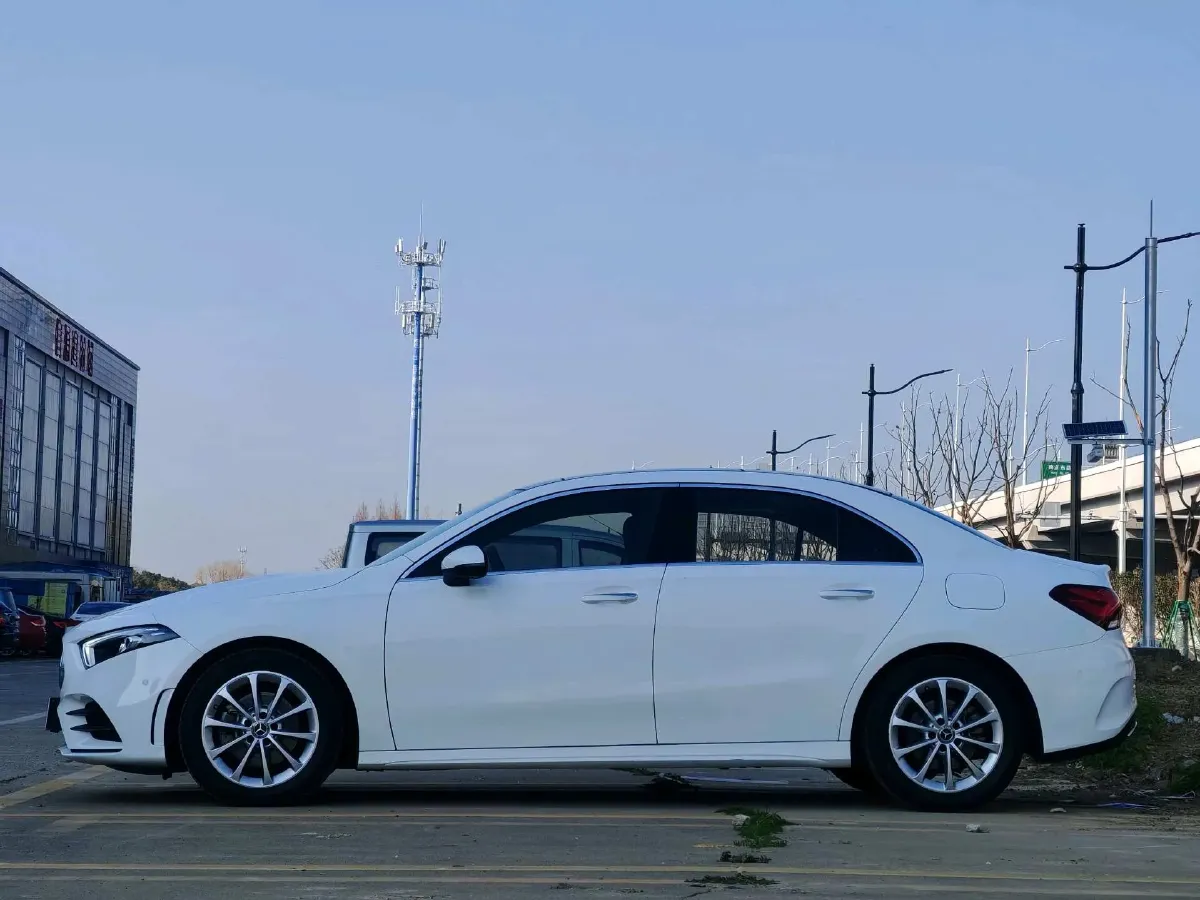 2021 Mercedes-Benz A Class 1.3T 163HP L4 7DCT,autocango,china used car exporter,china ev exporter,chinese used car exporter,chinese used ev exporter