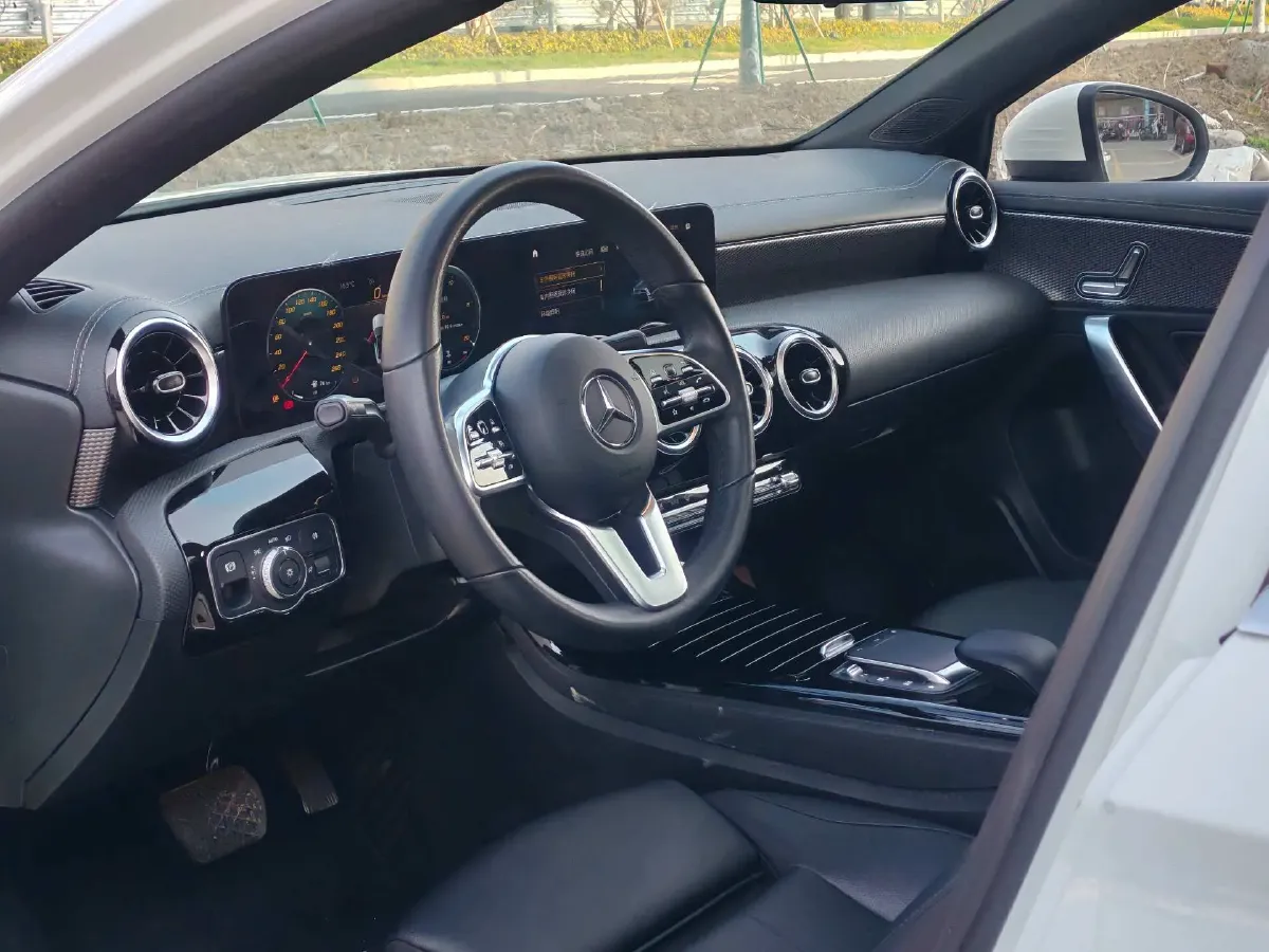 2021 Mercedes-Benz A Class 1.3T 163HP L4 7DCT,autocango,china used car exporter,china ev exporter,chinese used car exporter,chinese used ev exporter