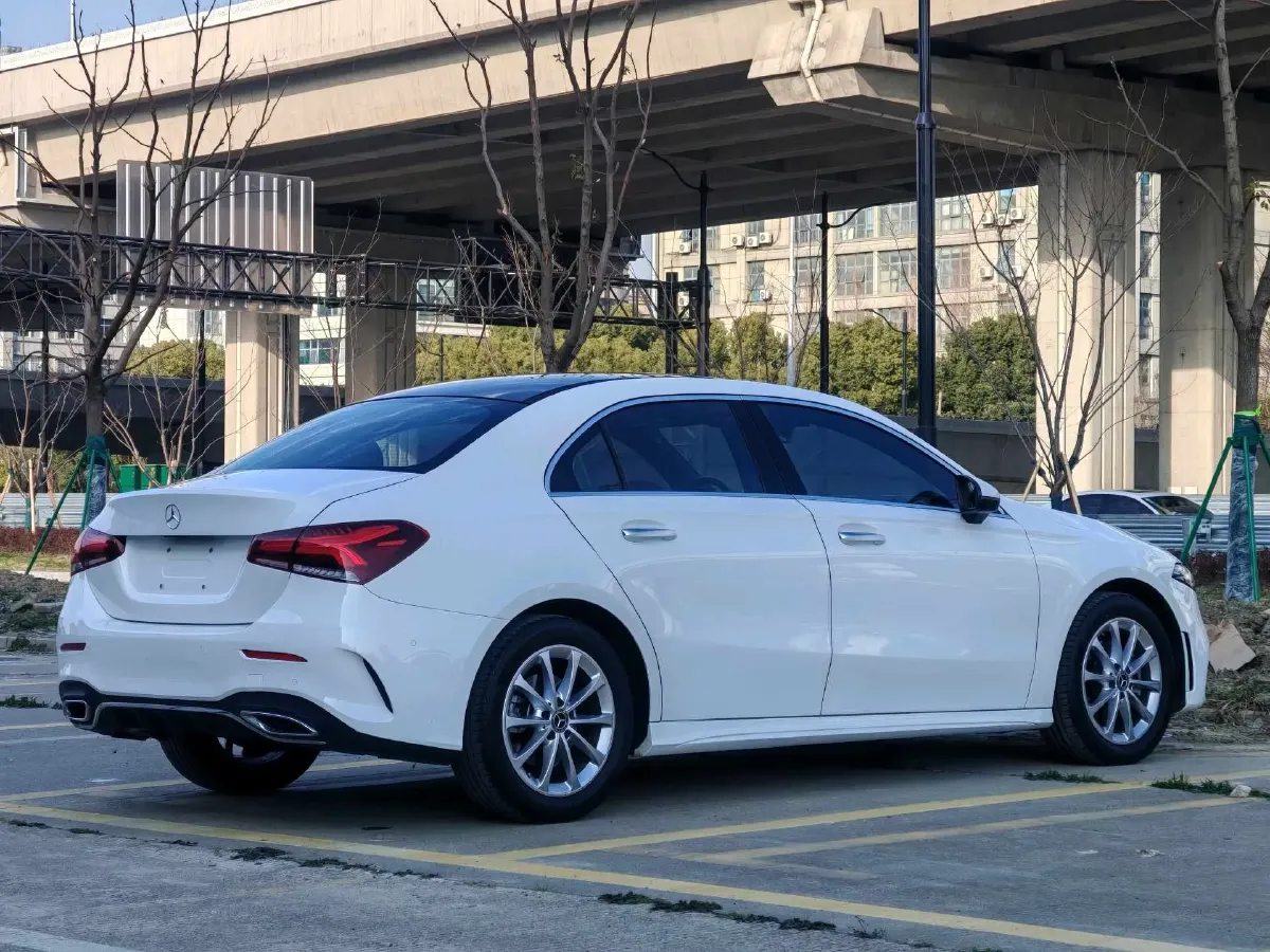 2021 Mercedes-Benz A Class 1.3T 163HP L4 7DCT,autocango,china used car exporter,china ev exporter,chinese used car exporter,chinese used ev exporter
