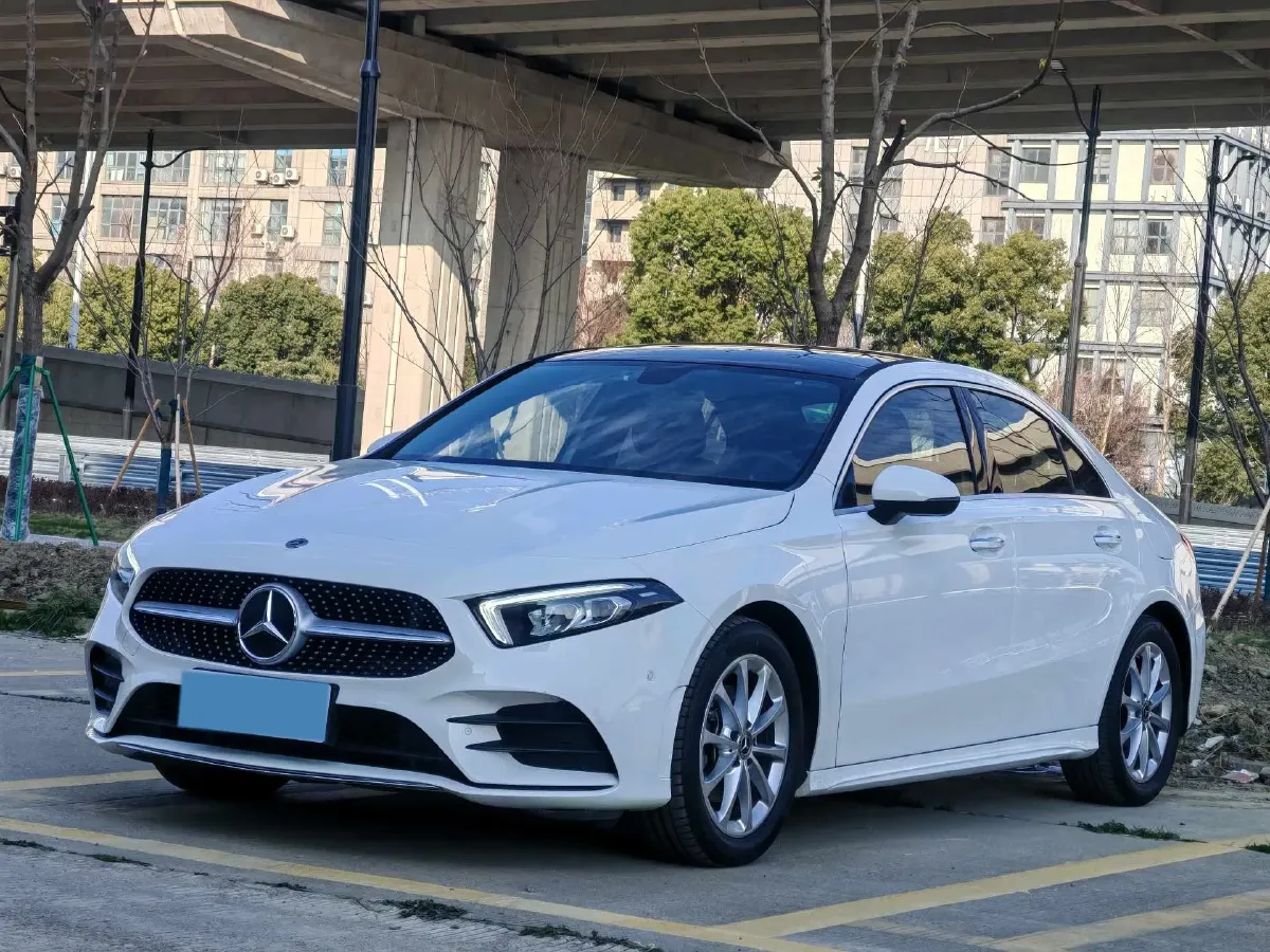 2021 Mercedes-Benz A Class 1.3T 163HP L4 7DCT,autocango,china used car exporter,china ev exporter,chinese used car exporter,chinese used ev exporter