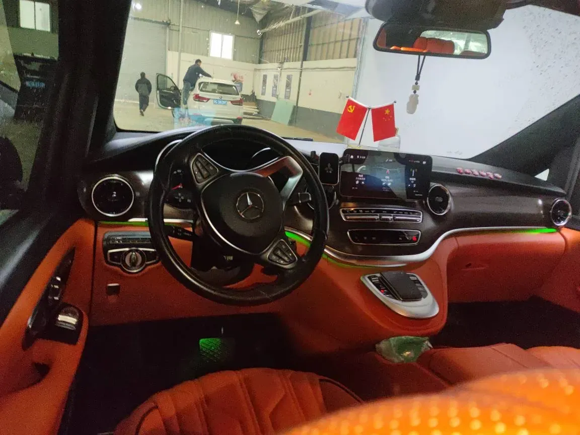 2021 Mercedes-Benz V Class 2.0T 211HP L4 9AT,autocango,china used car exporter,china ev exporter,chinese used car exporter,chinese used ev exporter