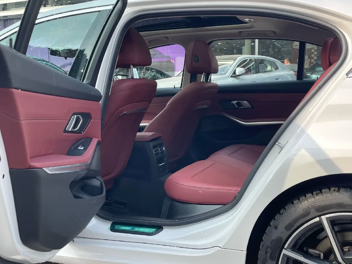 2024 BMW 3 Series 2.0T 156HP L4 8AT,autocango,china used car exporter,china ev exporter,chinese used car exporter,chinese used ev exporter