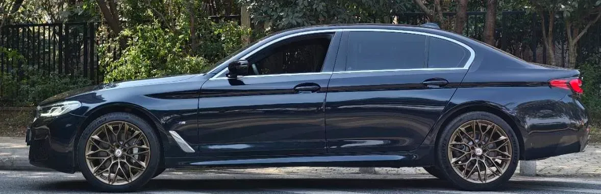2022 BMW 5 Series 2.0T 252HP L4 8AT,autocango,china used car exporter,china ev exporter,chinese used car exporter,chinese used ev exporter