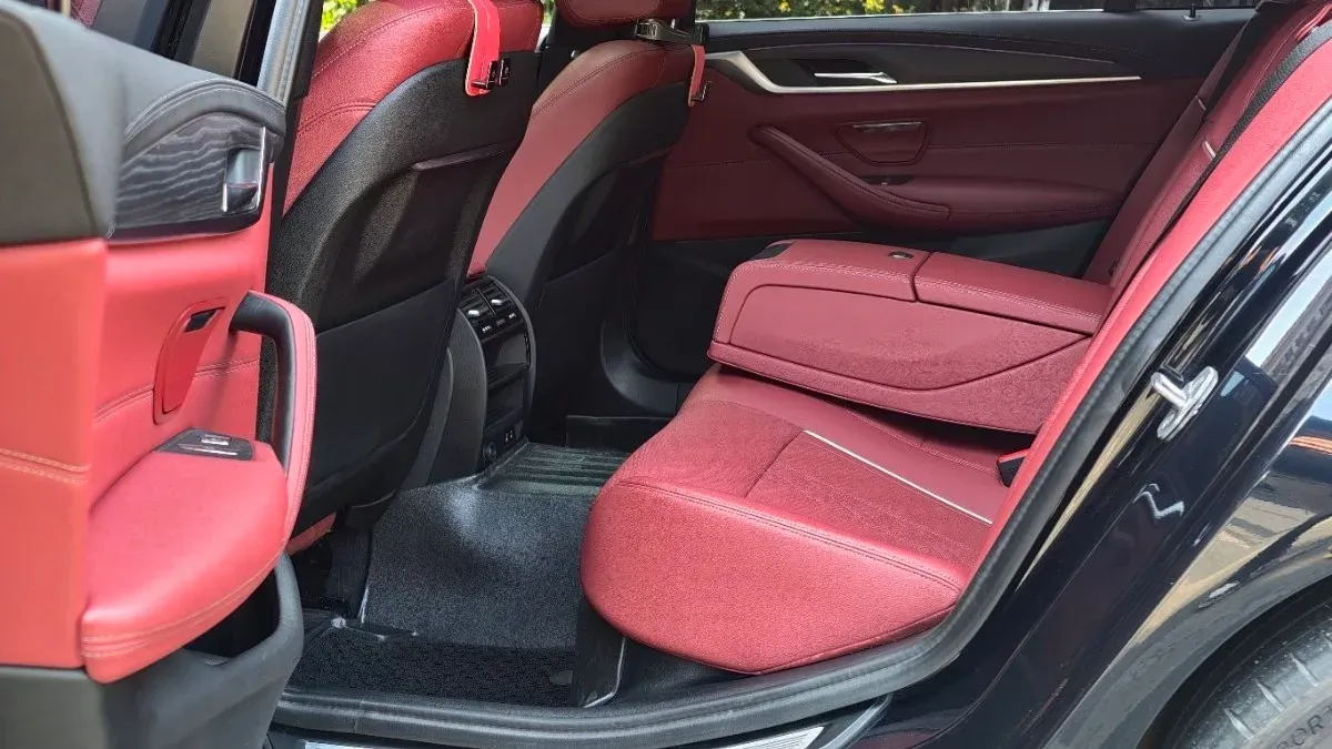 2022 BMW 5 Series 2.0T 252HP L4 8AT,autocango,china used car exporter,china ev exporter,chinese used car exporter,chinese used ev exporter