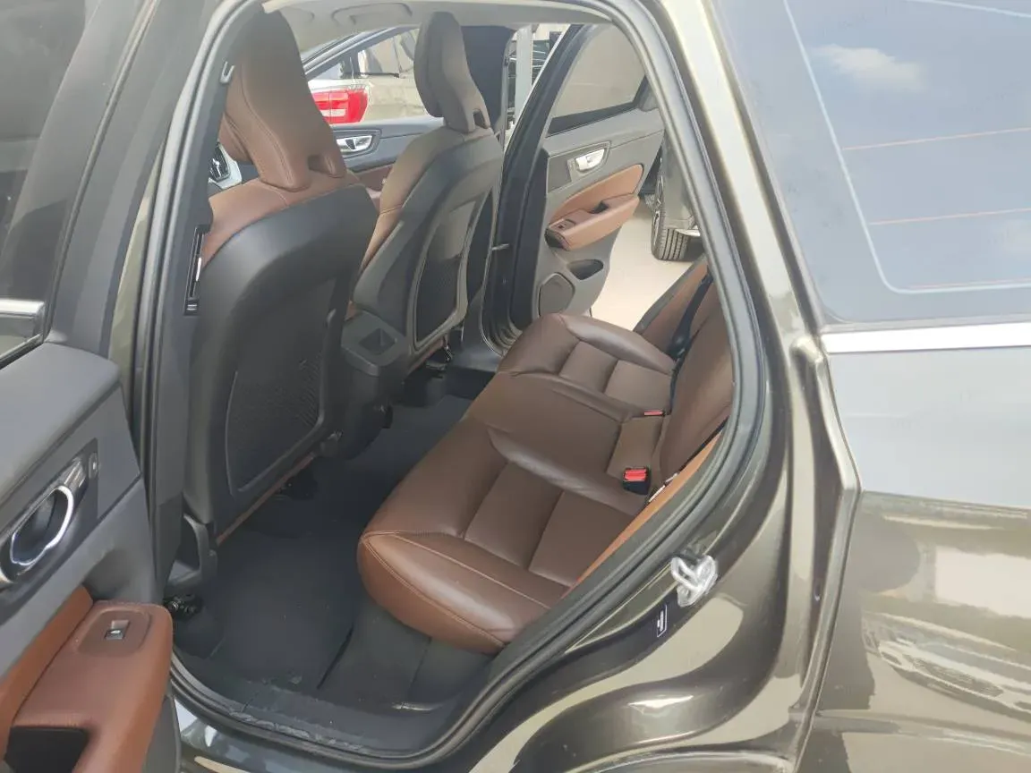 2019 Volvo XC60 2.0T 254HP L4 8AT,autocango,china used car exporter,china ev exporter,chinese used car exporter,chinese used ev exporter