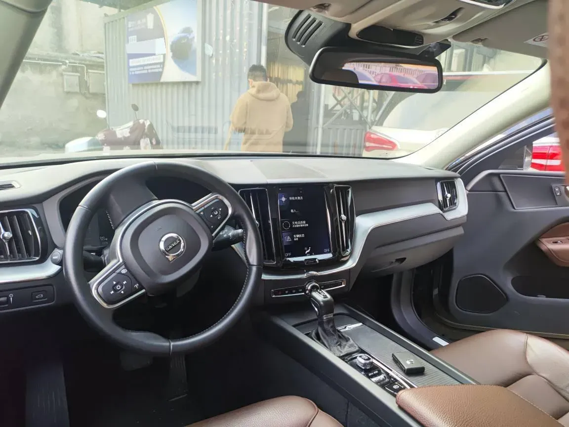 2019 Volvo XC60 2.0T 254HP L4 8AT,autocango,china used car exporter,china ev exporter,chinese used car exporter,chinese used ev exporter