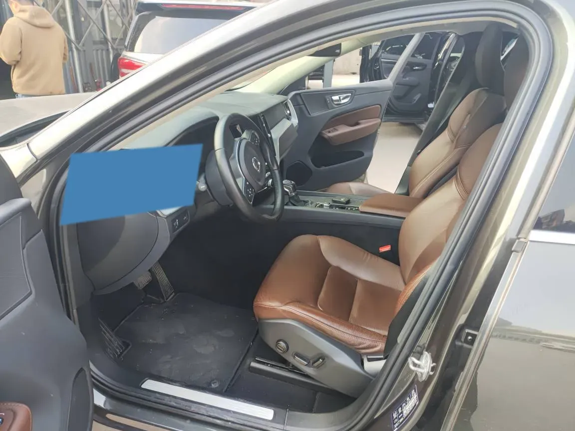 2019 Volvo XC60 2.0T 254HP L4 8AT,autocango,china used car exporter,china ev exporter,chinese used car exporter,chinese used ev exporter