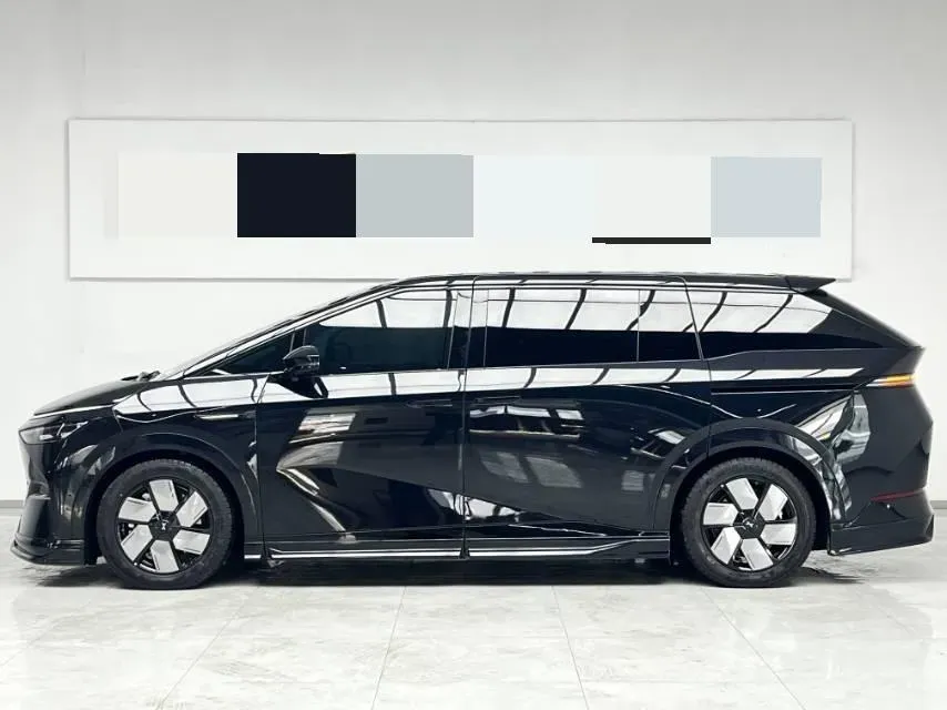 2024 Xpeng X9 BEV 84.5KWH,autocango,china used car exporter,china ev exporter,chinese used car exporter,chinese used ev exporter