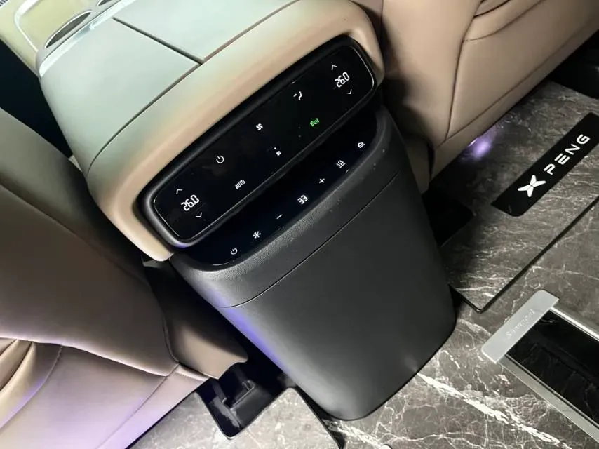 2024 Xpeng X9 BEV 84.5KWH,autocango,china used car exporter,china ev exporter,chinese used car exporter,chinese used ev exporter