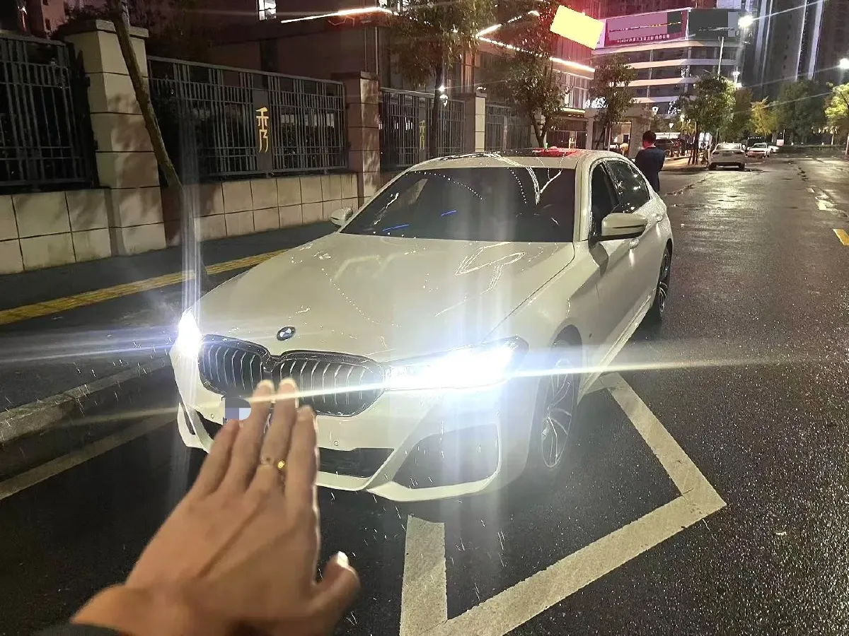 2022 BMW 5 Series 2.0T 184HP L4 8AT,autocango,china used car exporter,china ev exporter,chinese used car exporter,chinese used ev exporter