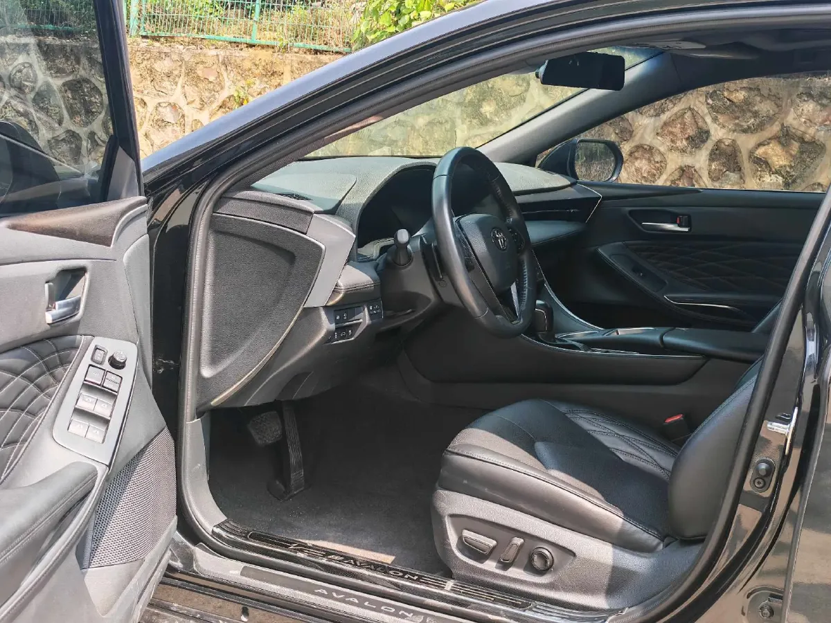 2022 Toyota Avalon 2.5L 209HP L4 8AT,autocango,china used car exporter,china ev exporter,chinese used car exporter,chinese used ev exporter