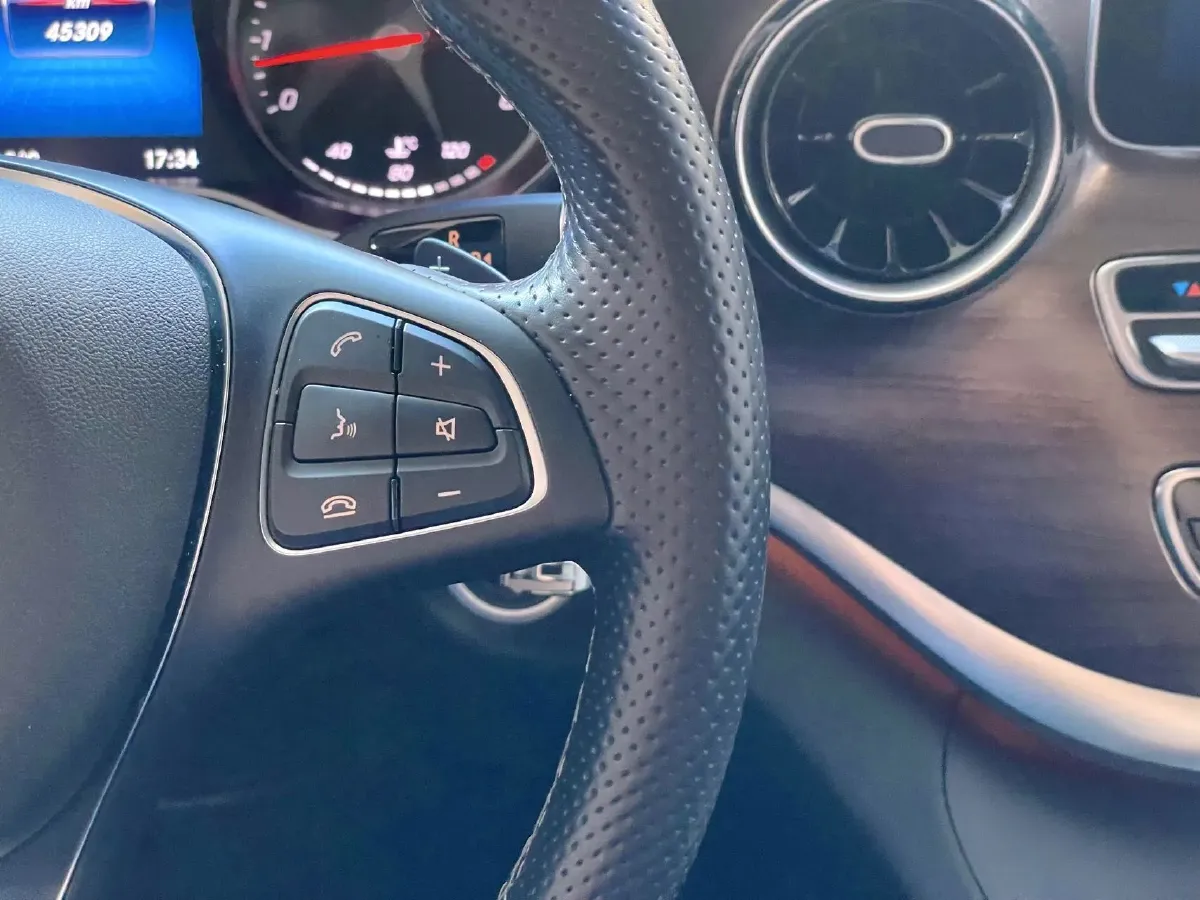 2021 Mercedes-Benz V Class 2.0T 211HP L4 9AT,autocango,china used car exporter,china ev exporter,chinese used car exporter,chinese used ev exporter