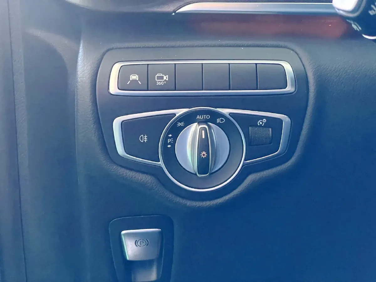 2021 Mercedes-Benz V Class 2.0T 211HP L4 9AT,autocango,china used car exporter,china ev exporter,chinese used car exporter,chinese used ev exporter