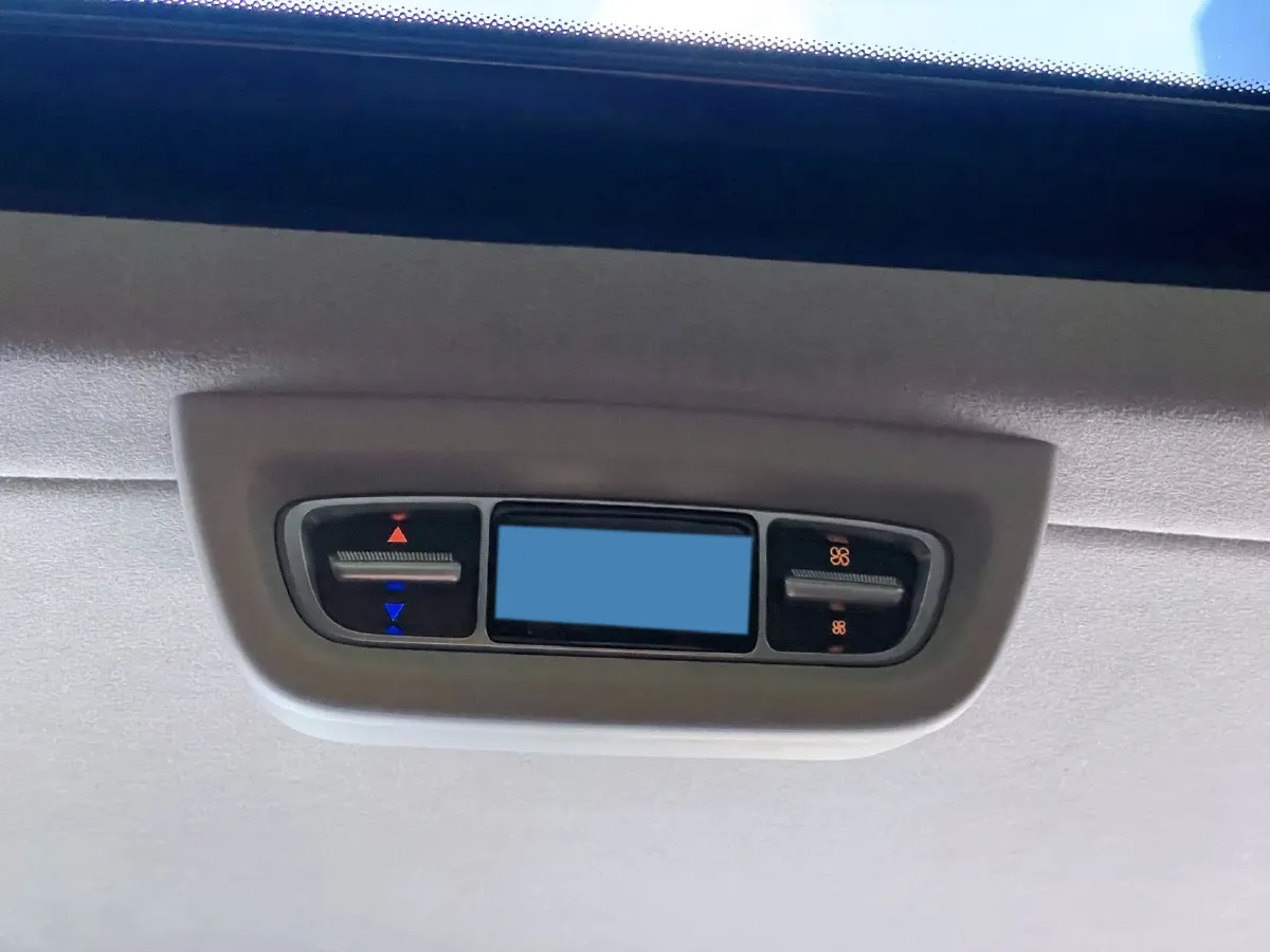 2021 Mercedes-Benz V Class 2.0T 211HP L4 9AT,autocango,china used car exporter,china ev exporter,chinese used car exporter,chinese used ev exporter