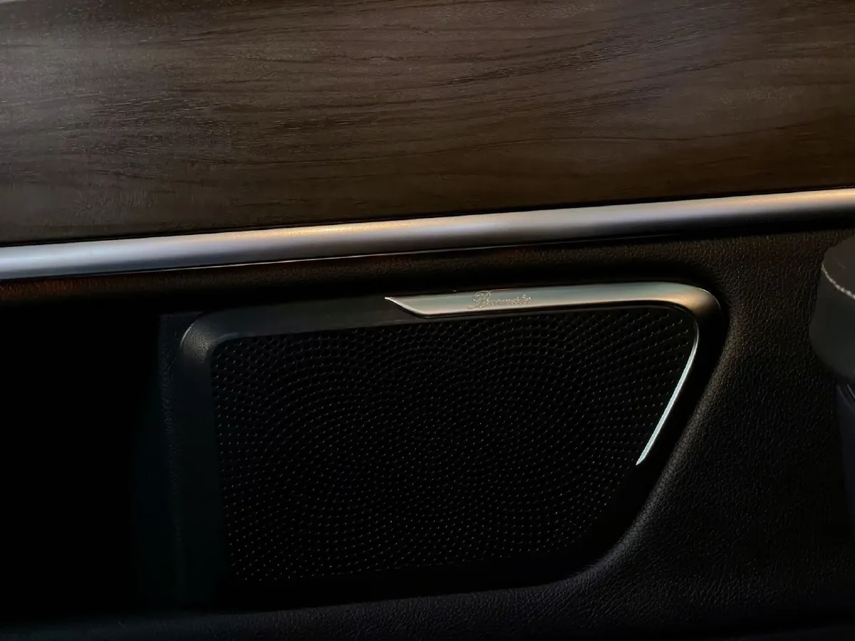 2021 Mercedes-Benz V Class 2.0T 211HP L4 9AT,autocango,china used car exporter,china ev exporter,chinese used car exporter,chinese used ev exporter