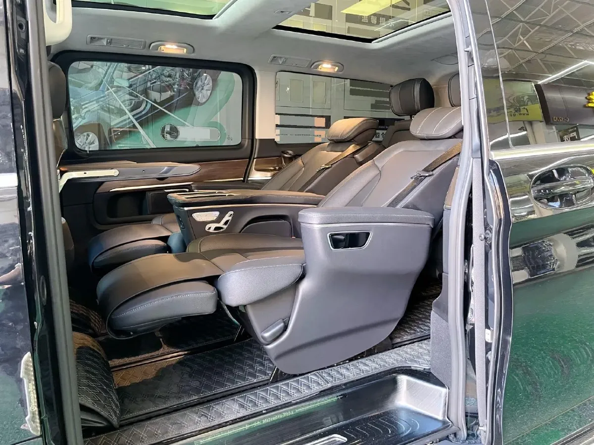 2021 Mercedes-Benz V Class 2.0T 211HP L4 9AT,autocango,china used car exporter,china ev exporter,chinese used car exporter,chinese used ev exporter