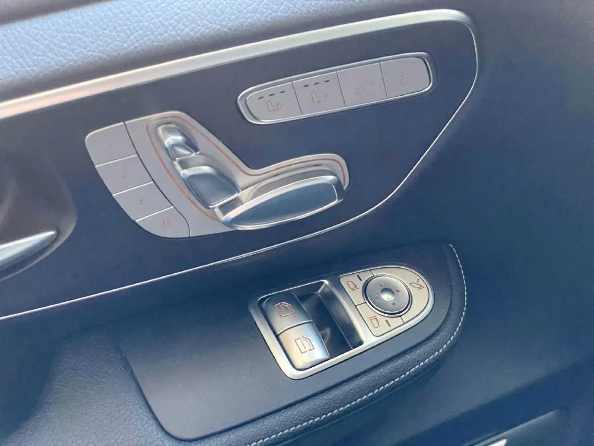 2021 Mercedes-Benz V Class 2.0T 211HP L4 9AT,autocango,china used car exporter,china ev exporter,chinese used car exporter,chinese used ev exporter