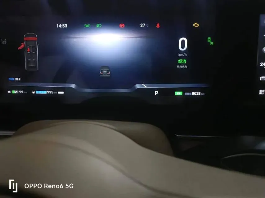 2024 Voyah Dream 1.5T 150HP L4 PHEV 43KWH,autocango,china used car exporter,china ev exporter,chinese used car exporter,chinese used ev exporter