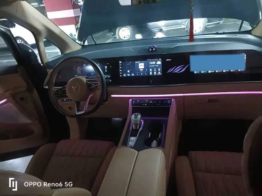 2024 Voyah Dream 1.5T 150HP L4 PHEV 43KWH,autocango,china used car exporter,china ev exporter,chinese used car exporter,chinese used ev exporter