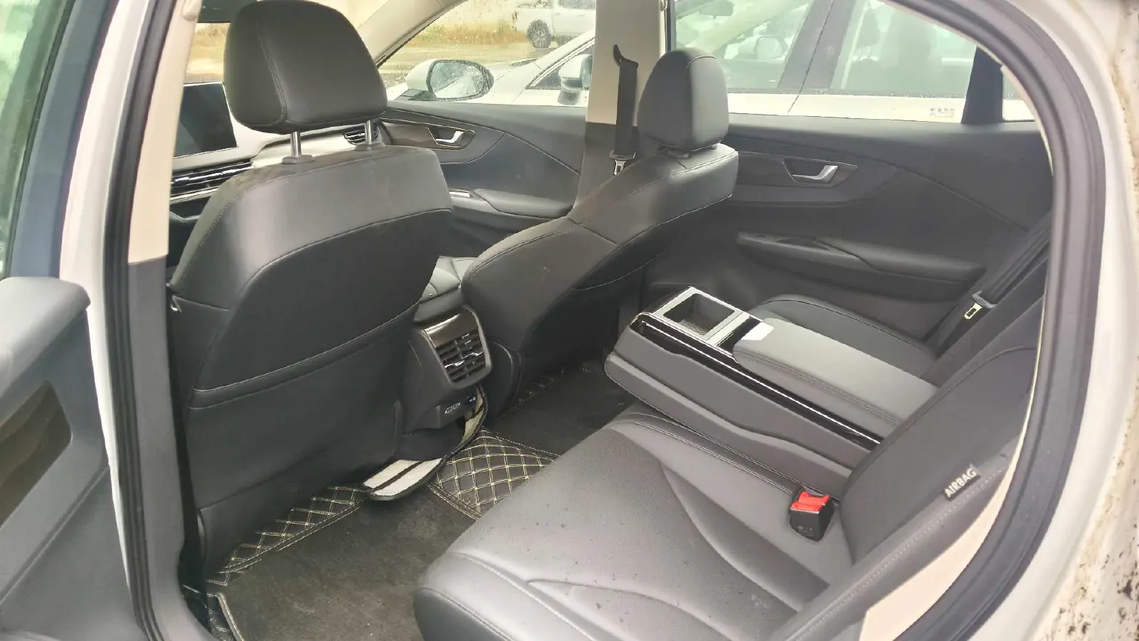 2022 HongQi E-QM5 BEV 54KWH,autocango,china used car exporter,china ev exporter,chinese used car exporter,chinese used ev exporter