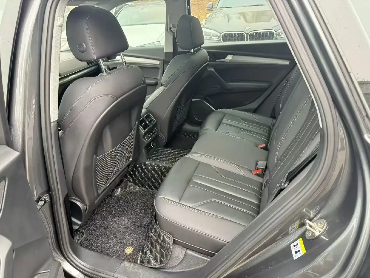 2022 Audi Q5L 2.0T 190HP L4 7DCT,autocango,china used car exporter,china ev exporter,chinese used car exporter,chinese used ev exporter