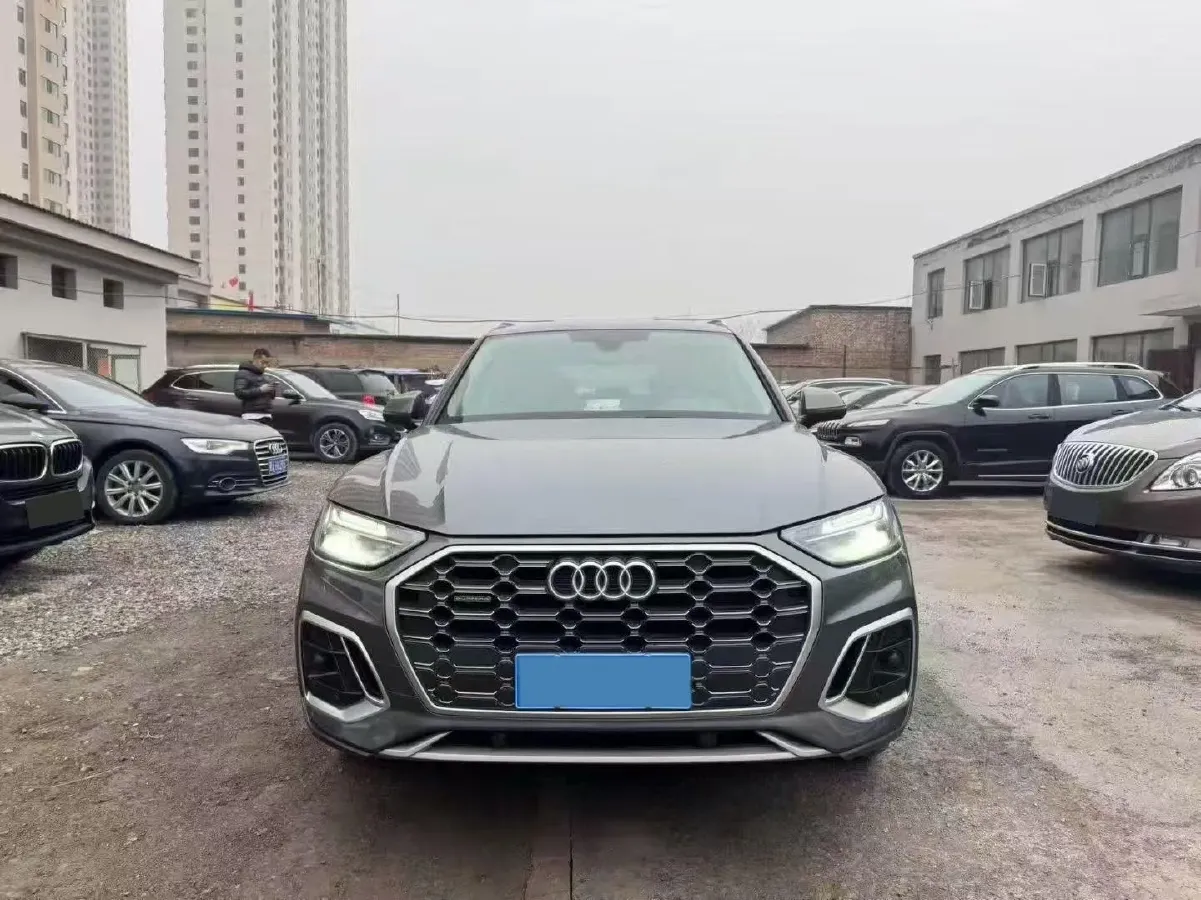 2022 Audi Q5L 2.0T 190HP L4 7DCT,autocango,china used car exporter,china ev exporter,chinese used car exporter,chinese used ev exporter