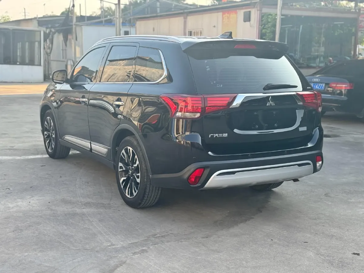 2020 Mitsubishi Outlander 2.4L 192HP L4 CVT,autocango,china used car exporter,china ev exporter,chinese used car exporter,chinese used ev exporter