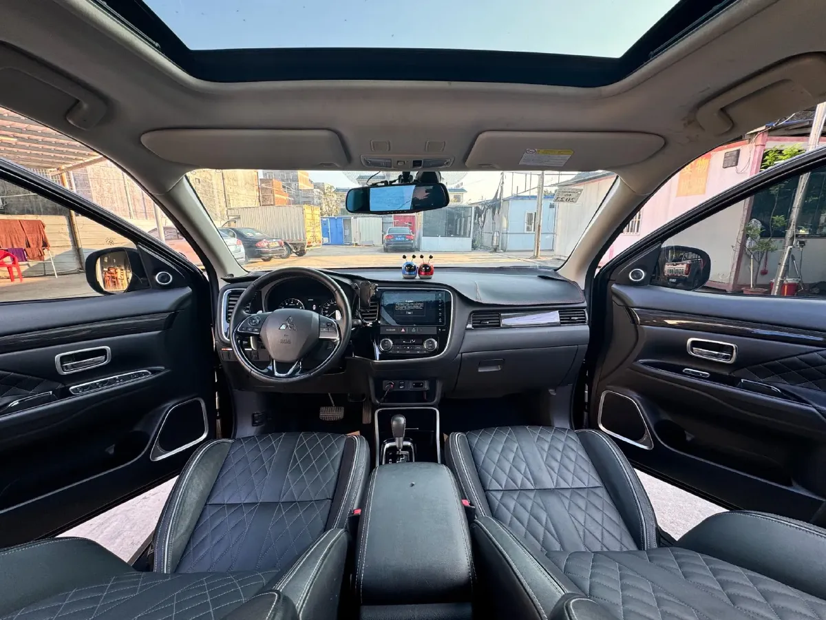 2020 Mitsubishi Outlander 2.4L 192HP L4 CVT,autocango,china used car exporter,china ev exporter,chinese used car exporter,chinese used ev exporter