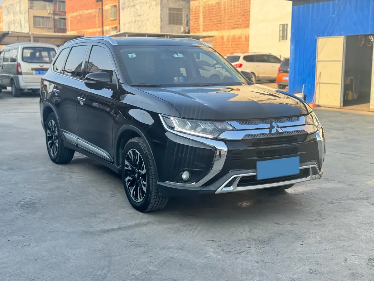 2020 Mitsubishi Outlander 2.4L 192HP L4 CVT,autocango,china used car exporter,china ev exporter,chinese used car exporter,chinese used ev exporter