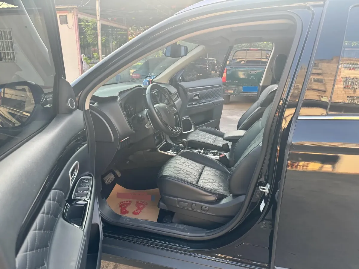 2020 Mitsubishi Outlander 2.4L 192HP L4 CVT,autocango,china used car exporter,china ev exporter,chinese used car exporter,chinese used ev exporter