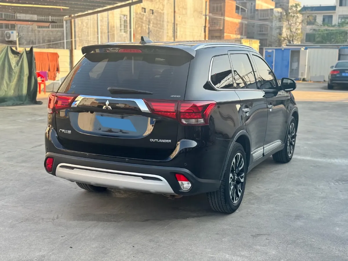 2020 Mitsubishi Outlander 2.4L 192HP L4 CVT,autocango,china used car exporter,china ev exporter,chinese used car exporter,chinese used ev exporter